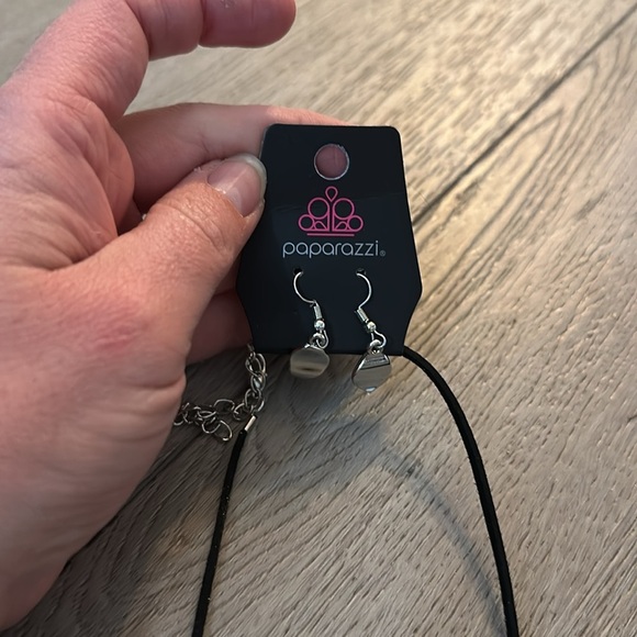 NWT paparazzi Black and Gold Pendant Necklace - Picture 4 of 4